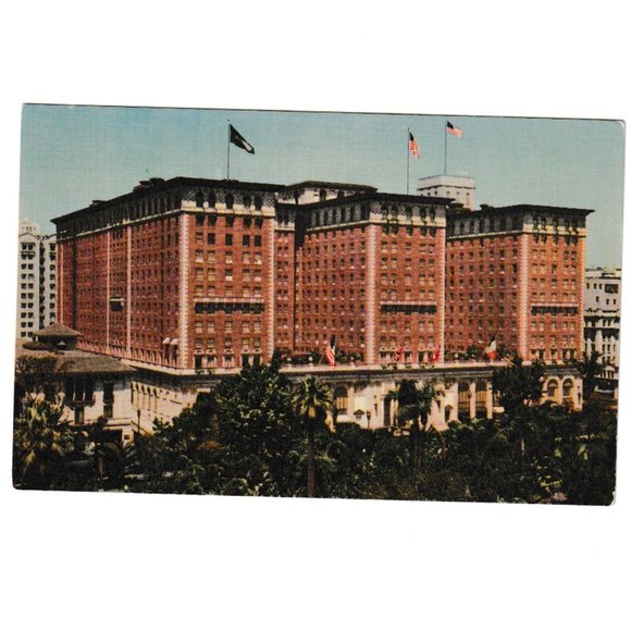 1930-40s Vintage Linen Lithograph Post Card The Biltmore Hotel Los Angeles Ca. - Picture 1 of 2